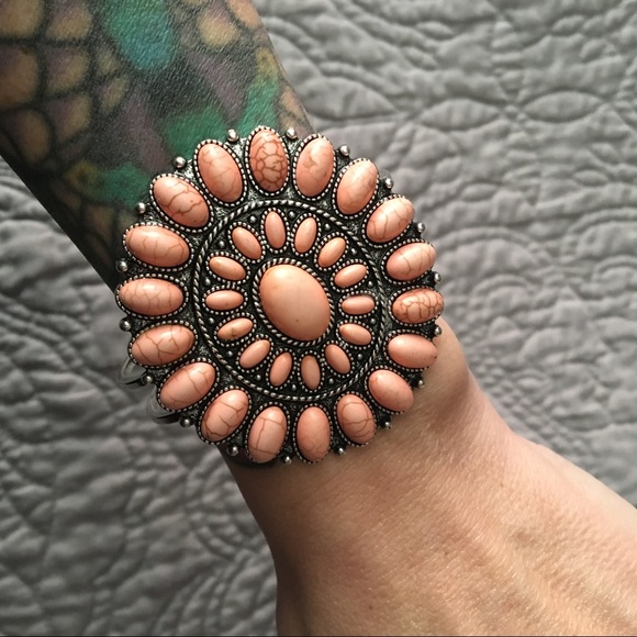 Tipi Jewelry - NWT 🍑 Peach southwestern Bracelet